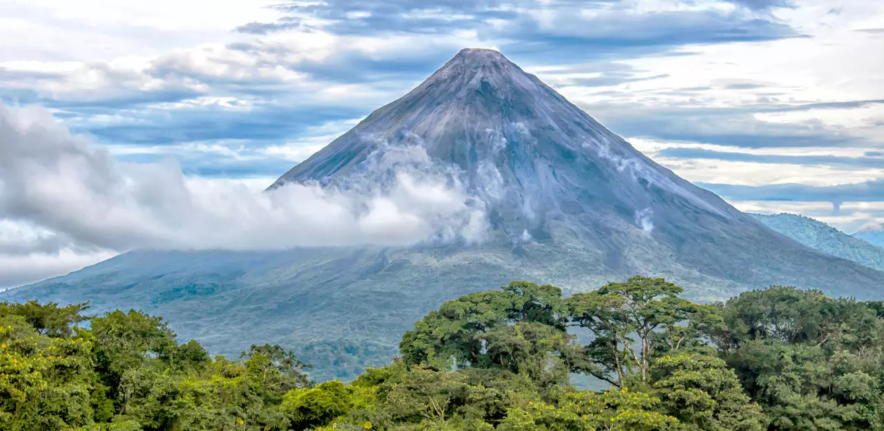 Amazilia Travel - Volcano, Jungle & Beaches